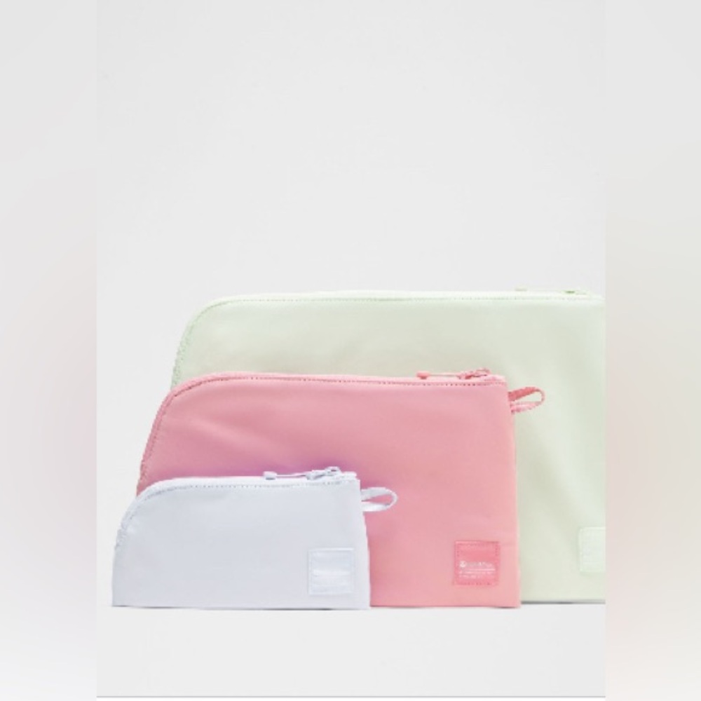 NWT Lululemon lightweight pouch 3 pack Color kohlrabi